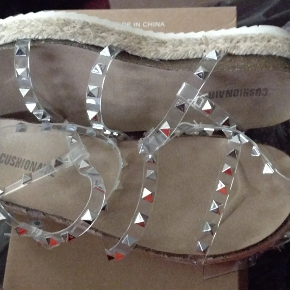 Sandles - Picture 2 of 3